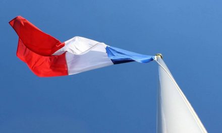 Le beach flag ou l’oriflamme, tendance marketing pour l’été 2018 ?