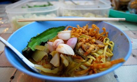 Nouilles thaïlandaises au curry (Khao Soy/ Khao Soi) (ข้าวซอย)