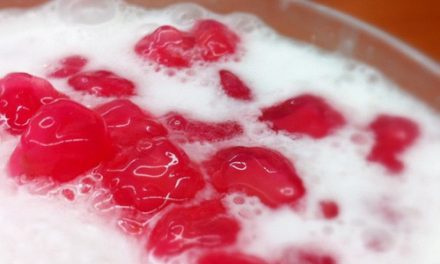 Châtaignes d’eau au lait de coco (Ruby au lait de coco) (Tub Tim Grob) (ทับทิมกรอบ)